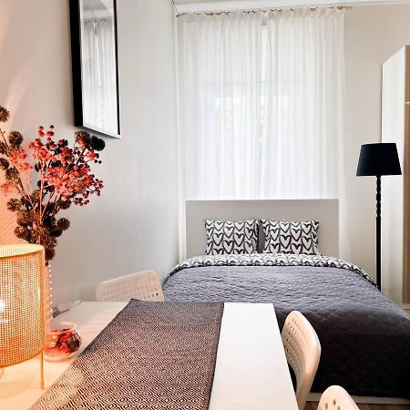 Bright Spacious Apartment In Riga With Free Parking Exterior photo