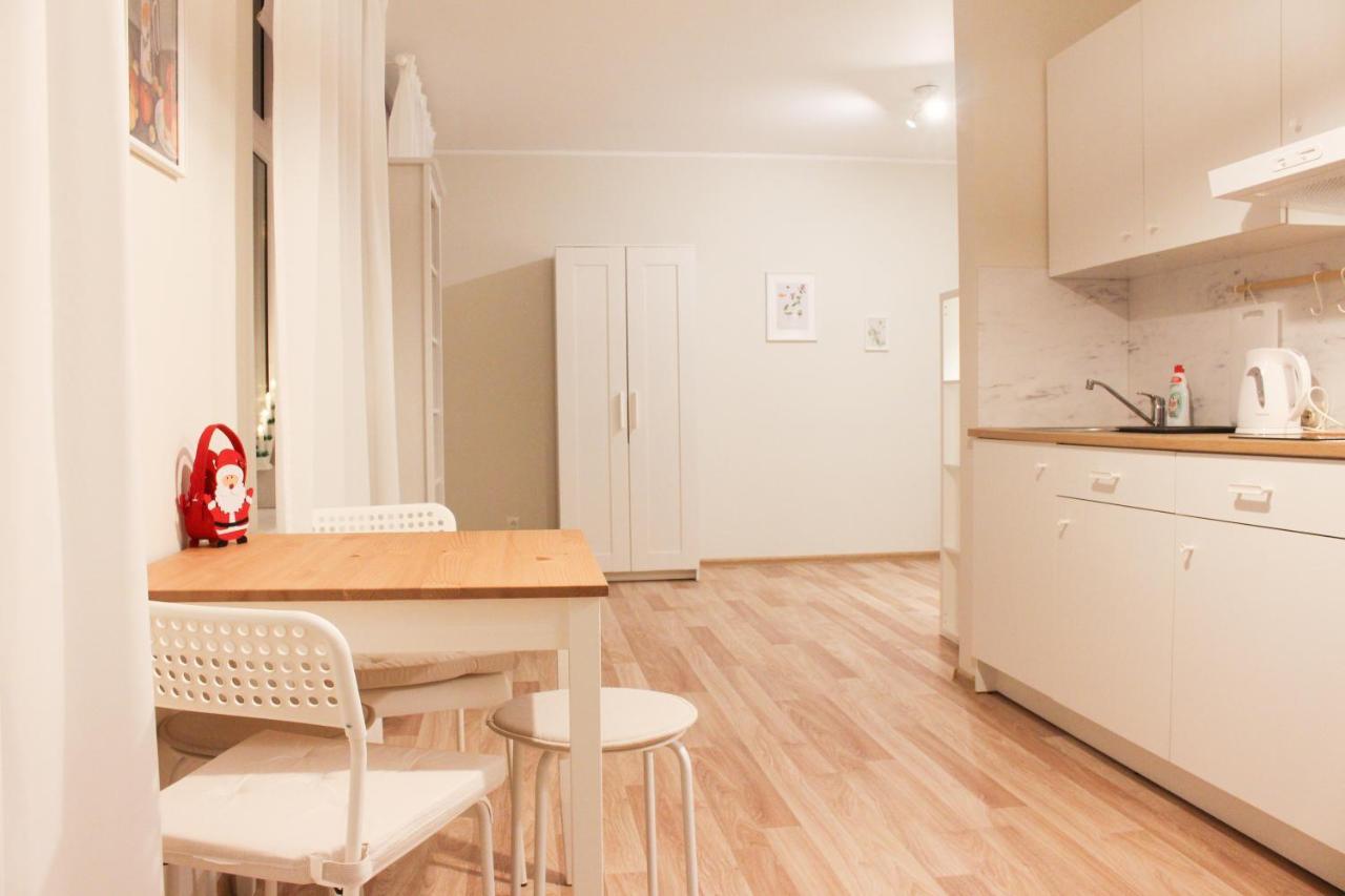 Bright Spacious Apartment In Riga With Free Parking Exterior photo
