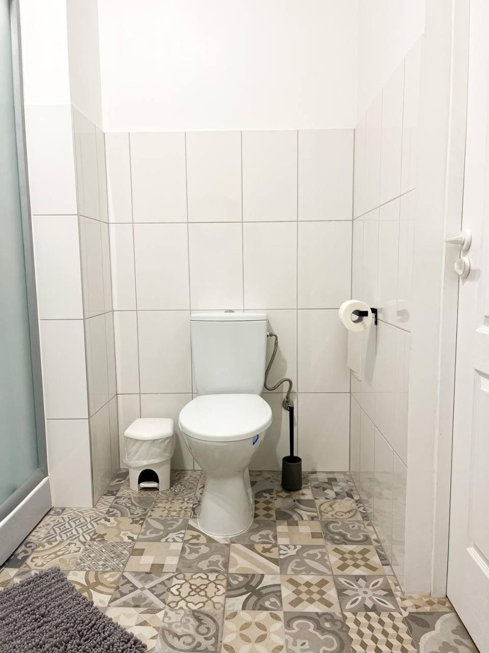 Bright Spacious Apartment In Riga With Free Parking Room photo